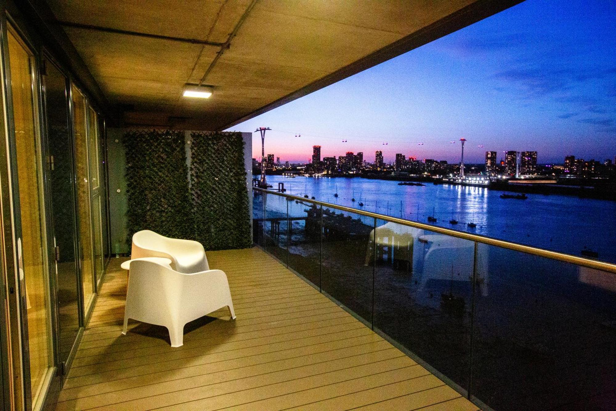 Waterfront- Greenwich O2 Arena 2 Bed Flat Апартаменты