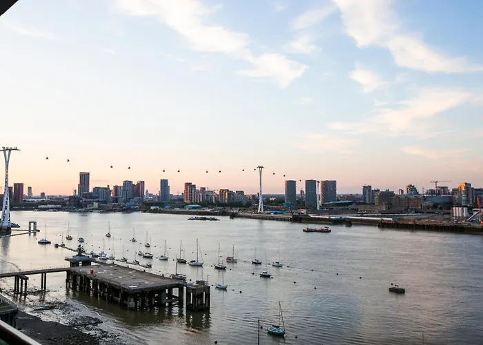 Waterfront- London Greenwich O2 Arena 2 Bed Flat